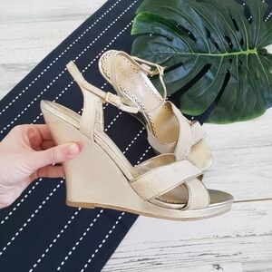 Lilly Pulitzer| Wedge Sandal Gold Textured Size 8.5